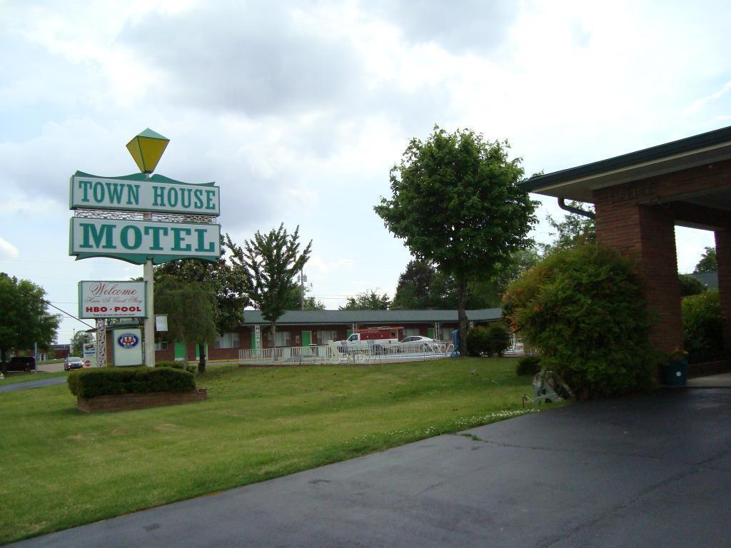 Town House Motel Tupelo Εξωτερικό φωτογραφία